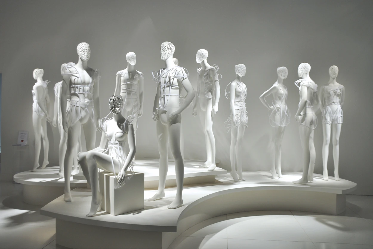 nest-tangled-almax-mannequin